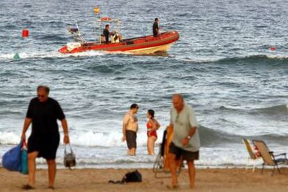 Dispositivo de rastreo en la playa de San Juan.