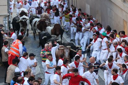 La manada de Miura, a su paso por la Cuesta de Santo Domingo.