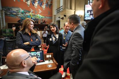 Irene Velez (c), Ministra de Minas, en las instalaciones del Senado de Colombia, el 30 de noviembre de 2022.