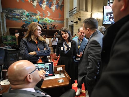 Irene Velez (c), Ministra de Minas, en las instalaciones del Senado de Colombia, el 30 de noviembre de 2022.