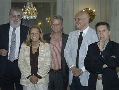 De izquierda a derecha, José Manuel Lara, Beatriz de Moura, Antoine Gallimard, Gian Arturo Ferrari y Juan Ramón Azaola (secretario del Encuentro sobre la Edición), ayer en Santander.