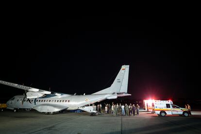 Aproximadamente a las 23:00 horas del tiempo local de Bogotá el avión de la fuerza militar aterrizaba con los niños. 