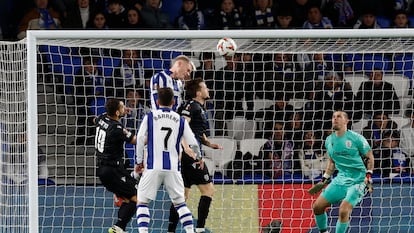 Oskarsson marca el primer gol de la Real ante el Paok este pasado jueves.