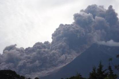 Column of smoke rising from the volcano