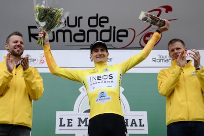 Carlos Rodríguez, este domingo en el podio del Tour de Romandía.