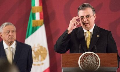 Marcelo Ebrard y López Obrador en una conferencia el pasado 29 de noviembre.