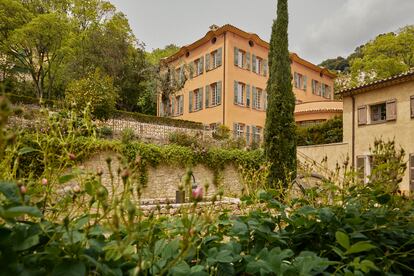 Vista de Les Fontaines Perfumées, una casa muy conocida por los habitantes de Grasse por su legendaria fuente para rellenar los frascos de perfume. 