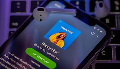 Spotify en la pantalla de un iPhone.