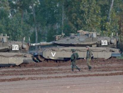 El Ejército concentra tropas, carros de combate y artillería en la frontera del enclave palestino