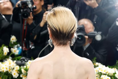 El cabello abombado de la nuca es uno de los detalles que, según el estilista Jesús de Paula, revela que se trata de una peluca.