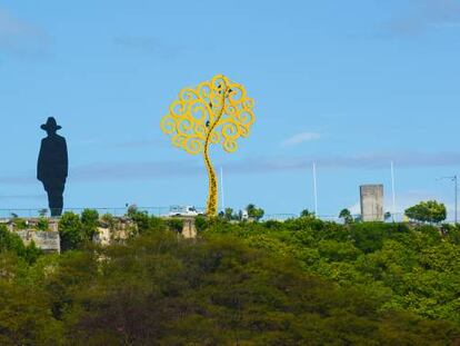Uma “árvore da vida” junto ao monumento a Sandino.