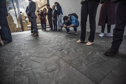 Inauguración de 'Fragmentos', de Doris Salcedo, en diciembre de 2018