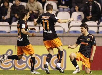 El delantero del Valencia celebra su gol ante el Deportivo