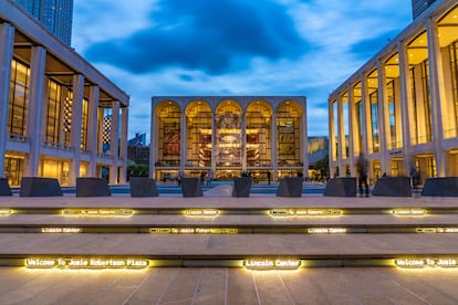 El Lincoln Center es el centro cultural ms determinante de Estados Unidos y uno de los ms importantes del mundo. 