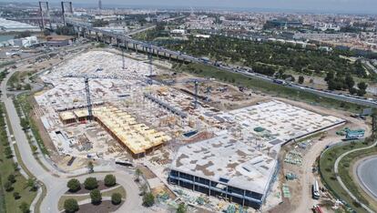 Construcción del centro comercial Palmas Altas, de Lar España, en Sevilla. 