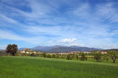 Panorámica de Bierge, con la sierra al fondo.