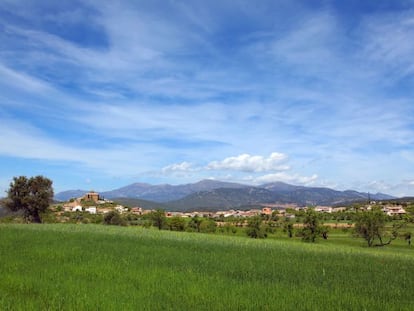 Panorámica de Bierge, con la sierra al fondo.