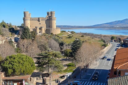 Vista del castillo de Manzanares El Real, un monumento del siglo XV smbolo de Madrid por albergar en 1983 la firma del Estatuto de Autonoma.