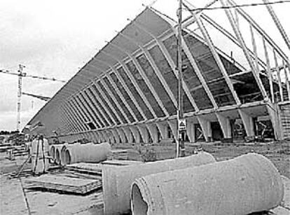 La terminal del nuevo aeropuerto de Bilbao cuando estaba en construcción.