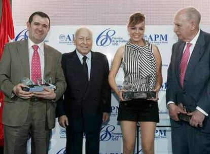 Jesús de Polanco, junto a Arsenio Escolar, a su derecha, Cristina Villanueva y Antonio Fontán.