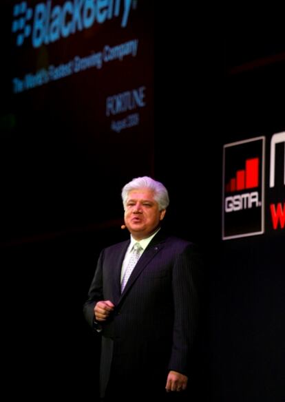 El presidente de la multinacional canadiense RIM fabricante de la Blackberry Mike Lazaridis, durante su intervención en el Mobile World Congress que se celebra en Barcelona.