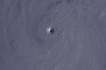 Lo singular del Wilma es lo rápido que se ha convertido de tormenta tropical en huracán. En apenas unas horas, el ciclón ha pasado de la categoría 2 en la escala de Saffir-Simpson a la 5, la que engloba a los más destructivos.