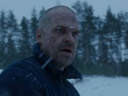 David Harbour, en el tráiler de 'Stranger Things 4', estrenado 10 días antes de tener que parar la producción por el coronavirus.