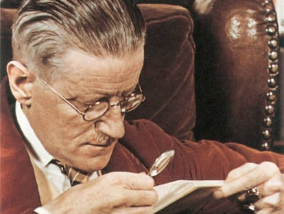 El escritor James Joyce fotografiado por Gis&egrave;le Freund en 1939.