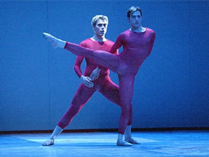 Matteo Levaggi y Razvan Marius Dumitru en <i>Slippery-Friction-Skipped and Stretch.</i><i></i>