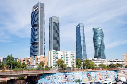 Edificios de oficinas de las Cuatro Torres de Madrid.