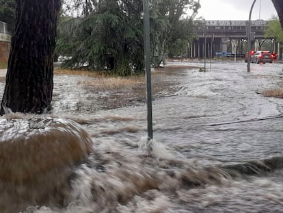 Fuertes lluvias en la zona de Canillejas, Madrid, este lunes 29 de mayo.