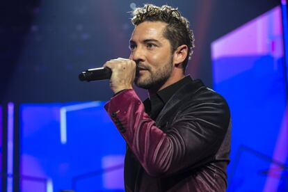 David Bisbal canta a capela 'Mi princesa' pese a los problemas técnicos ocurridos durante el final de la gala de Operación Triunfo.