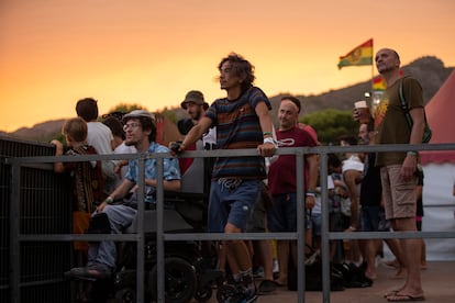 Plataforma para personas de movilidad reducida durante el Rototom Sunsplash de 2024.