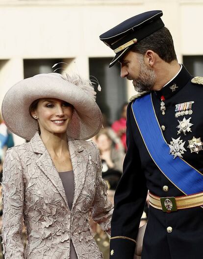 Los Pr&iacute;ncipes de Asturias, a su llegada esta ma&ntilde;ana a la catedral de N&ocirc;tre-Dame para asistir a la boda religiosa del heredero del Gran Ducado de Luxemburgo