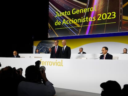 El consejero delegado de Ferrovial, Ignacio Madridejos, junto al presidente de la compañía, Rafael del Pino, en la junta de accionistas celebrada en Madrid el jueves.