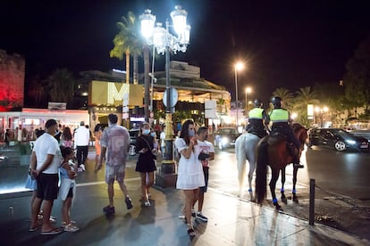 A group of people in Puerto Banús in Marbella in August.