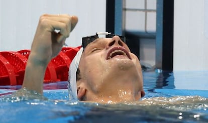 Yannick Agnel celebra el triunfo en 200 libre