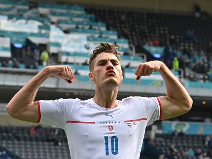 Patrik Schick celebra el gol contra Croacia.