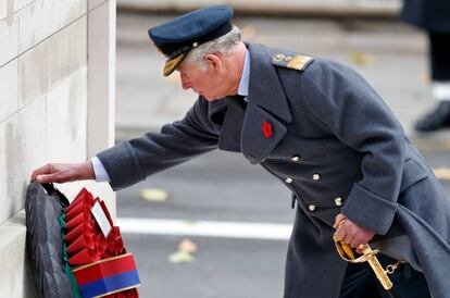 El pr&iacute;ncipe Carlos, el domingo durante la conmemoraci&oacute;n del D&iacute;a del Recuerdo.