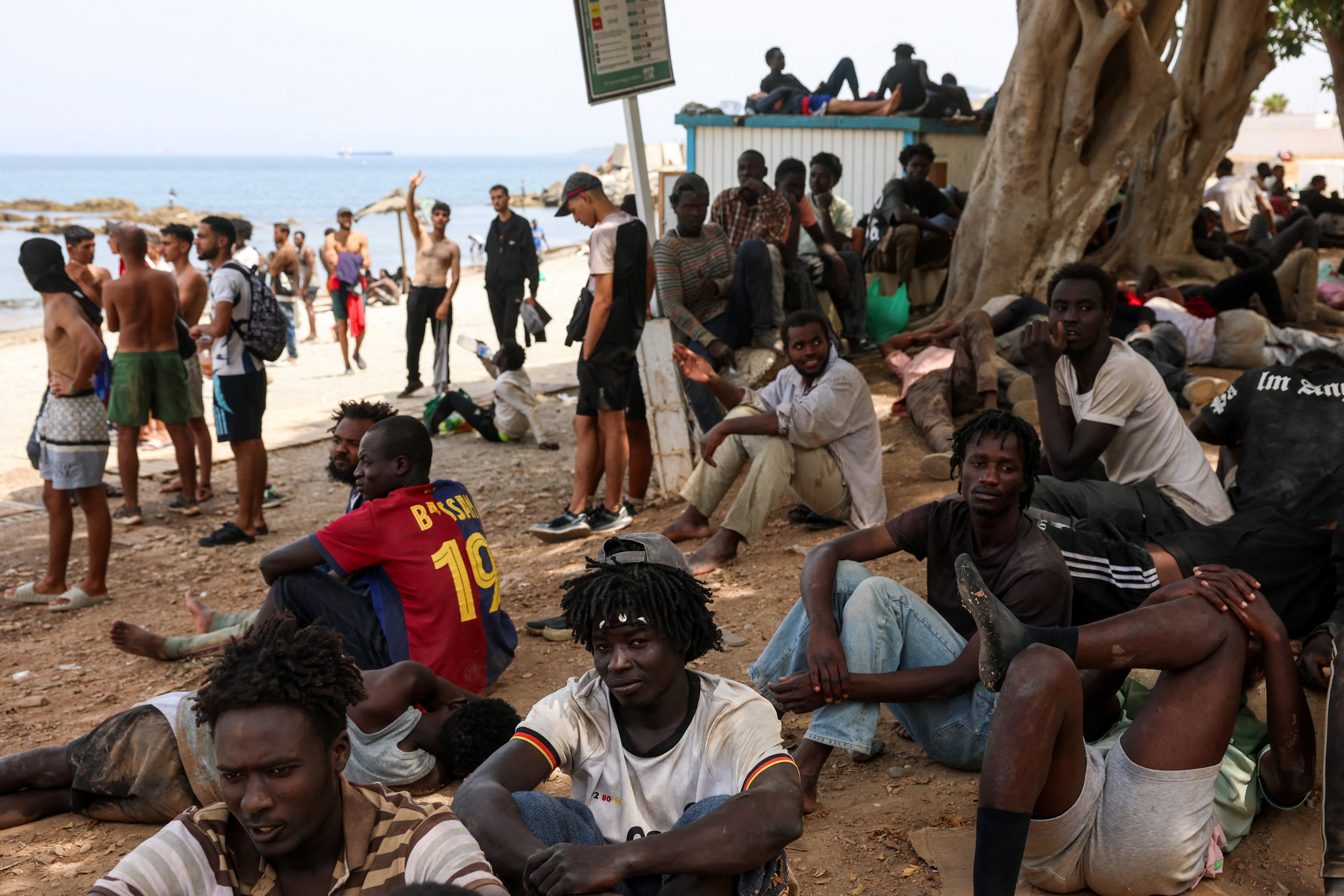 ¿‘Invasión’ de Ceuta o más bien excursión juvenil ilegal?