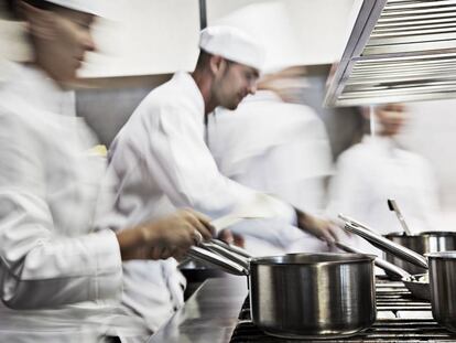 Una cocina de un restaurante. 