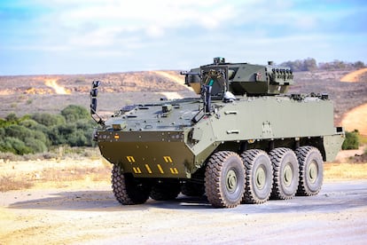 Un VCR Dragón 8x8, el vehículo fabricado por Tess Defence, el consorcio del que forman parte General Dynamics e Indra, en una imagen cedida por el Ministerio de Defensa.
