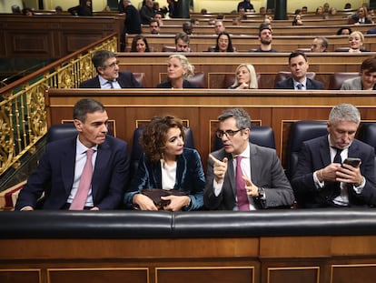 Pedro Sánchez, junto a María Jesús Montero, Félix Bolaños, y Fernando Grande-Marlaska