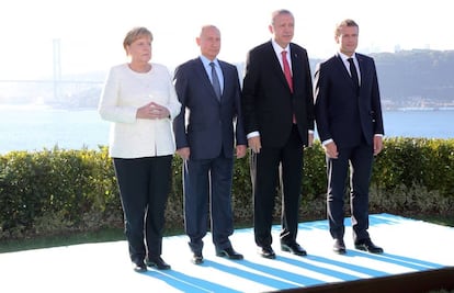 Angela Merkel, Vladímir Putin, Recep Tayyip Erdogan y Emmanuel Macron, este sábado en Estambul.