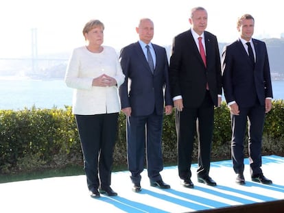 Angela Merkel, Vladímir Putin, Recep Tayyip Erdogan y Emmanuel Macron, este sábado en Estambul.