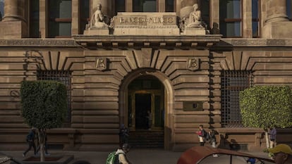 The Bank of Mexico (Banxico) in Mexico City, Mexico, on Wednesday, Dec. 21, 2022. The National Institute of Statistics and Geography (INEGI) is scheduled to release monthly GDP figures on December 23. Photographer: Alejandro Cegarra/Bloomberg