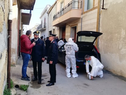 Redada en el pueblo siciliano Campobello di Mazara, donde este miércoles se ha encontrado un segundo escondite del capo Matteo Messina Denaro.