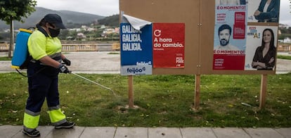 A worker disinfects a street in A Mariña, in Lugo province, which has been placed in confinement. 