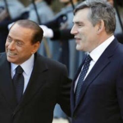 Silvio Berlusconi y Gordon Brown