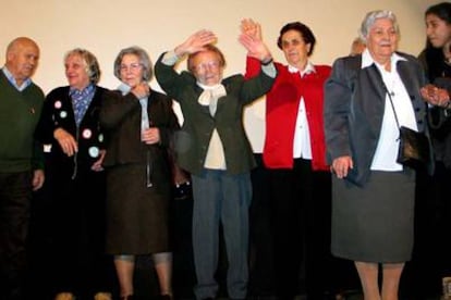 Varios de los homenajeados en Rivas-Vaciamadrid, durante la presentación del documental realizado en Madrid el miércoles.